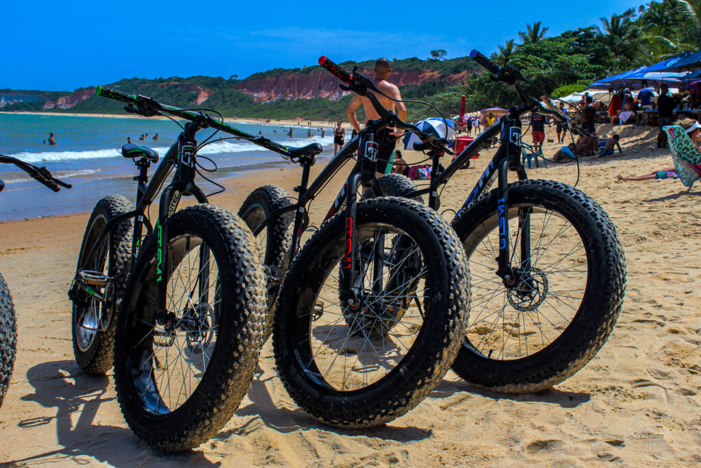 pedalar na praia arraial da ajuda aluguel de bicicletas fat bike na bahia porto seguro